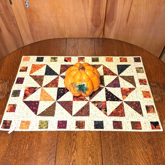 Handmade Patchwork "Fall Berries and Leaves" Table Runner, NWT - Picture 1 of 13